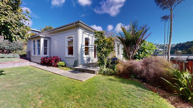 23 Maarama Crescent, Aro Valley, Wellington - Carousel 1