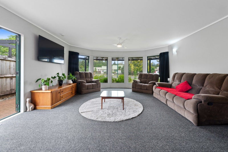 21 Capricorn Place, Kawaha Point, Rotorua, Bay Of Plenty - Carousel 2