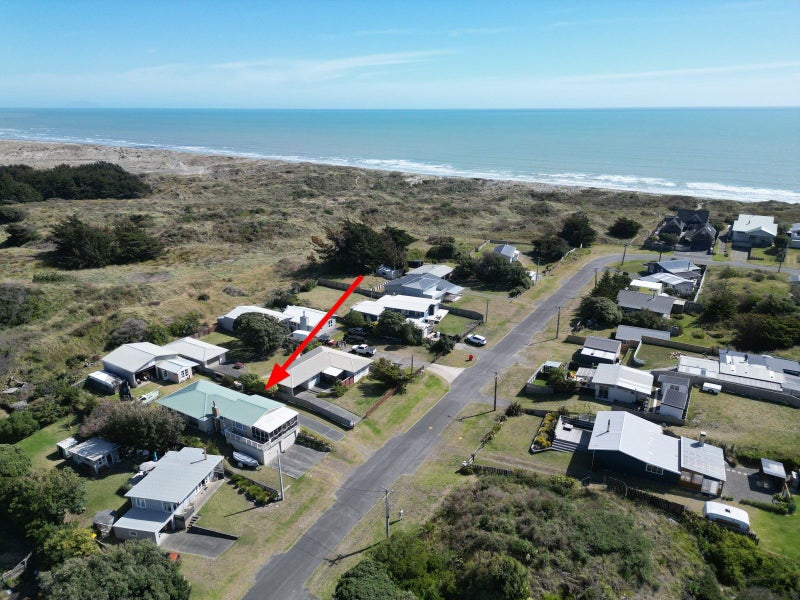 14 Mack Street, Foxton Beach, Foxton - Carousel 1
