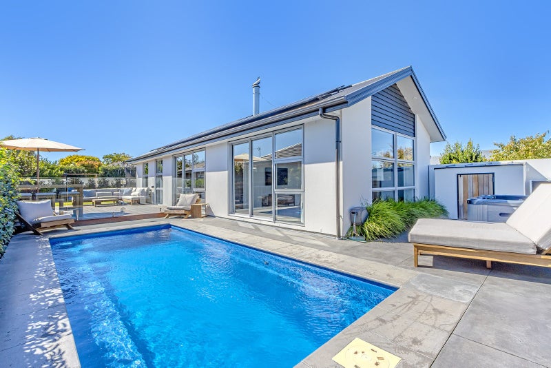 16 Augustine Drive, Aidanfield, Christchurch - Carousel 1