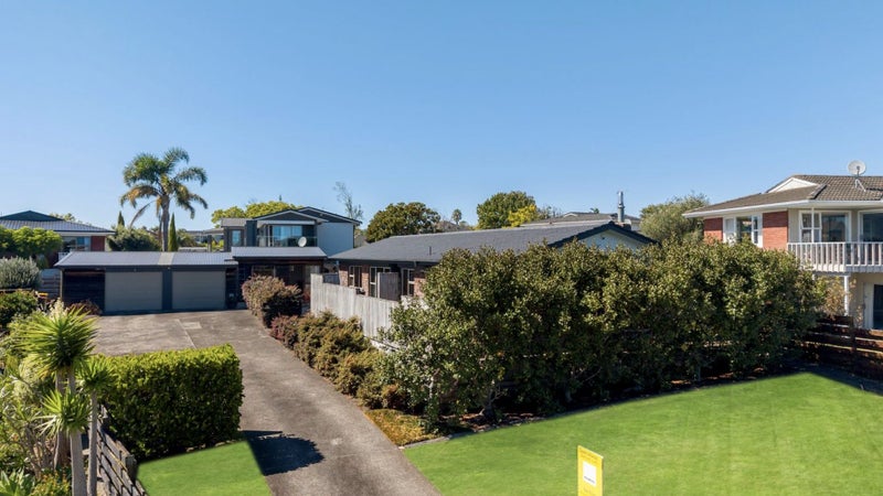 6 Fielding Crescent, Farm Cove, Auckland - Carousel 1