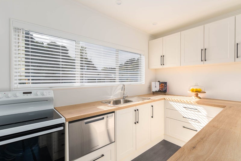 73B Airlie Road, Plimmerton, Porirua - Carousel 1