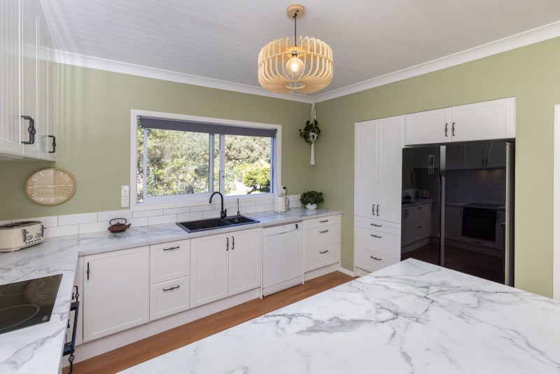 11 Tiromoana Road, Raumati South, Paraparaumu - Carousel 2