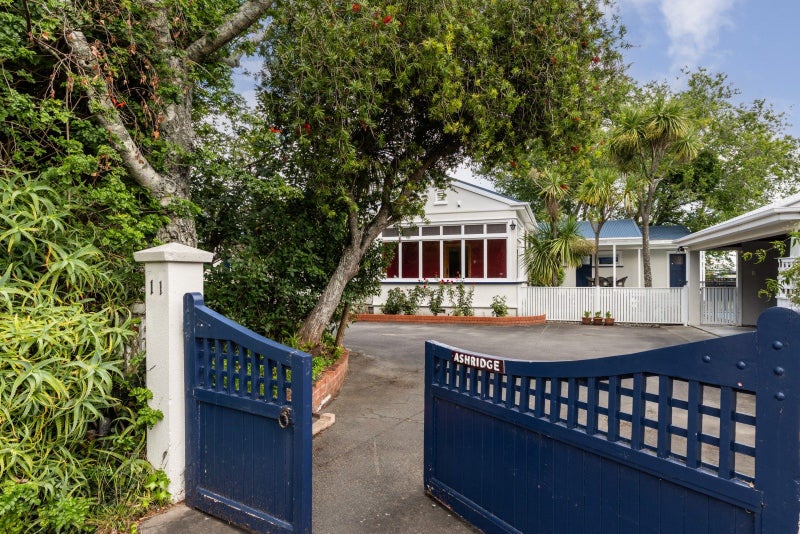 11 Thompson Road, Bluff Hill, Napier - Carousel 1