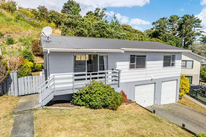 12 Adventure Drive, Whitby, Porirua - Carousel 1