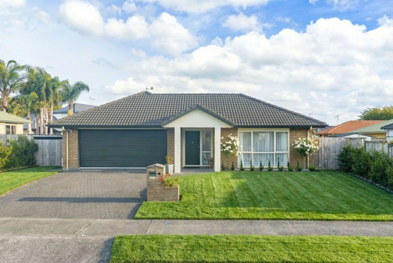 4 Chapel Hill, Rototuna, Hamilton - Carousel 1