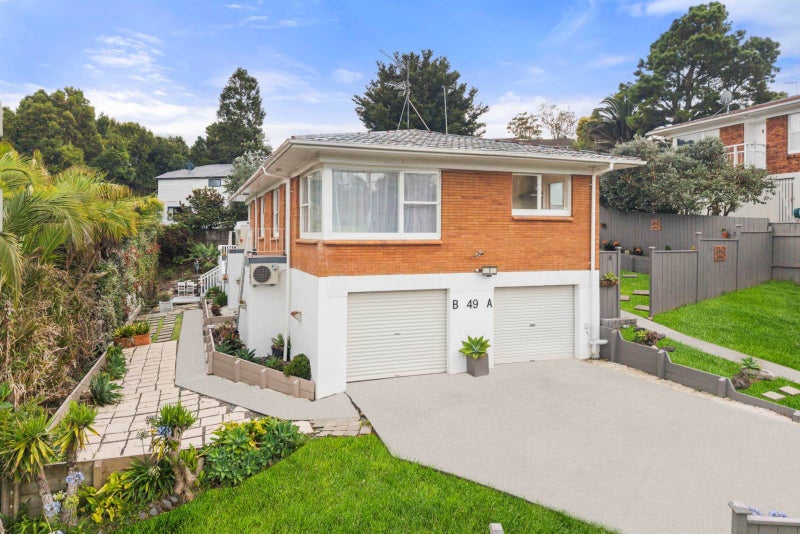 49 Peach Road, Glenfield, Auckland - Carousel 1