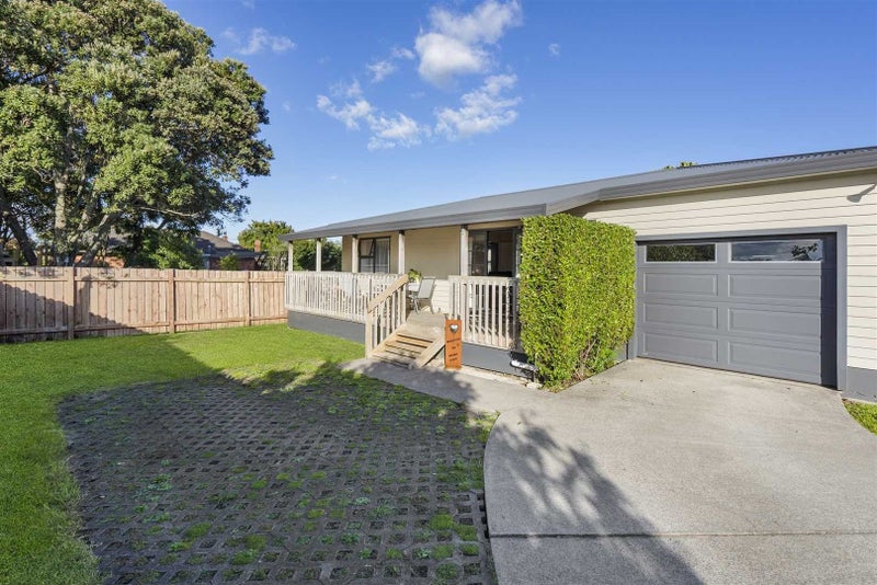 Property Valuation for 20 Ward Crescent, Te Atatu Peninsula, Auckland Trade Me Property