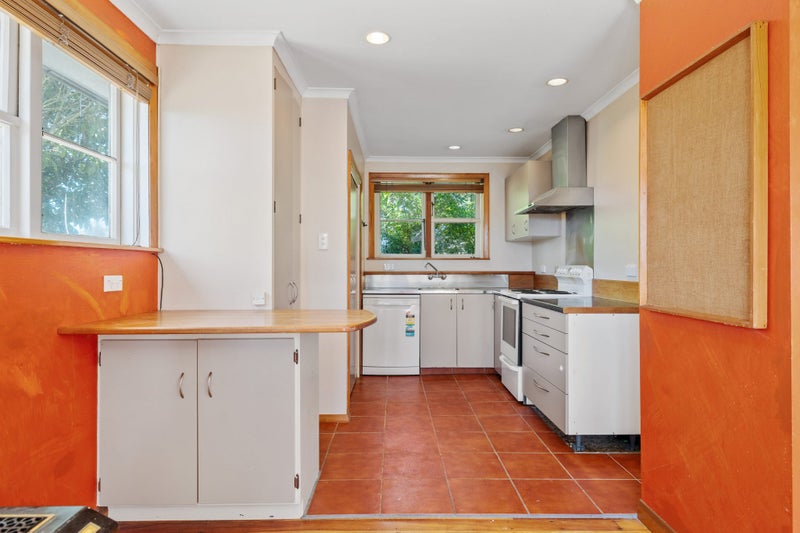 15 Montrose Place, Takaro, Palmerston North - Carousel 2