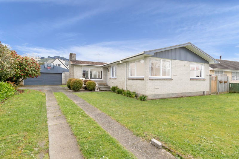 44 Longfellow Street, Trentham, Upper Hutt - Carousel 1