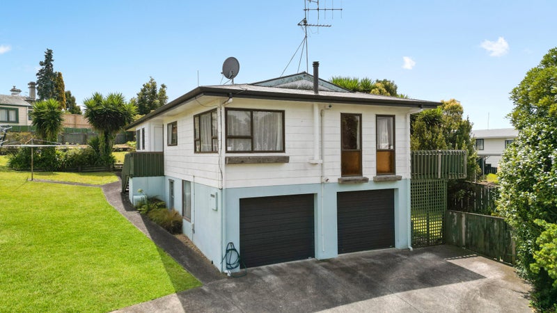 24 Rodney Street, Nawton, Hamilton - Carousel 1