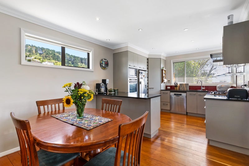 6 Rawson Street, Tawa, Wellington - Carousel 2