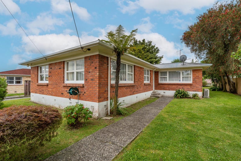 145 Galloway Street, Hamilton East, Hamilton - Carousel 1