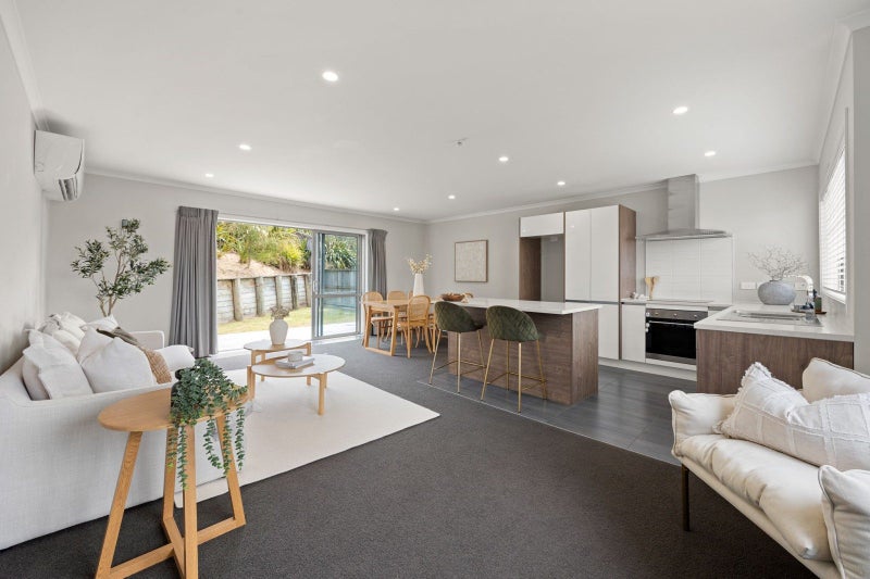 45 Ridgedale Crescent, Flagstaff, Hamilton - Carousel 1
