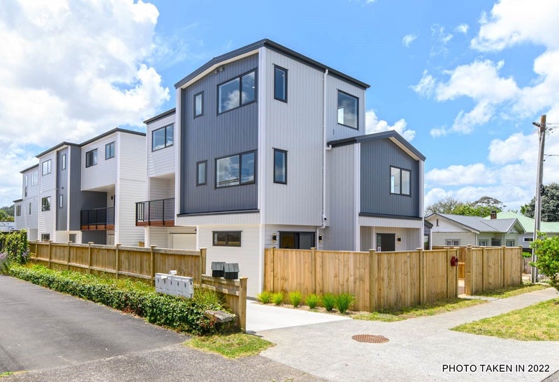 32A Ennismore Road, Mount Albert, Auckland - Carousel 1