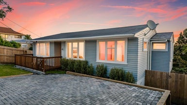 116 Carlisle Road, Browns Bay, Auckland - Carousel 1