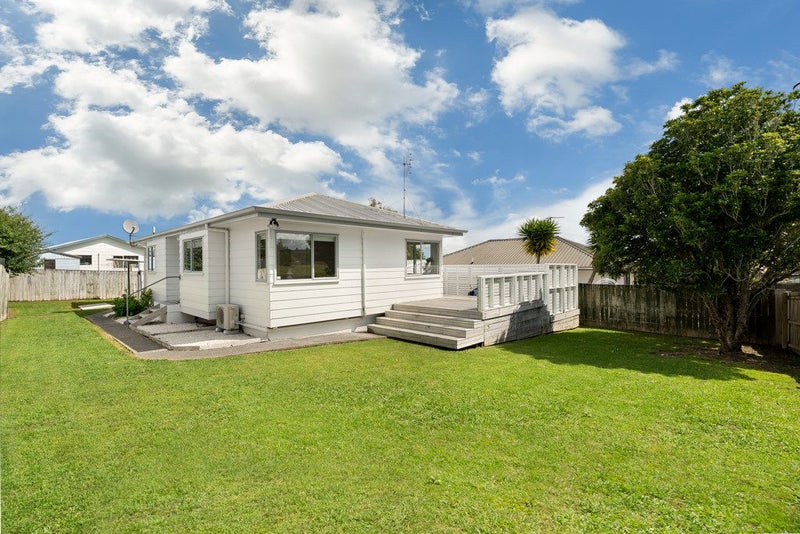 22A Riverton Drive, Randwick Park, Auckland - Carousel 1