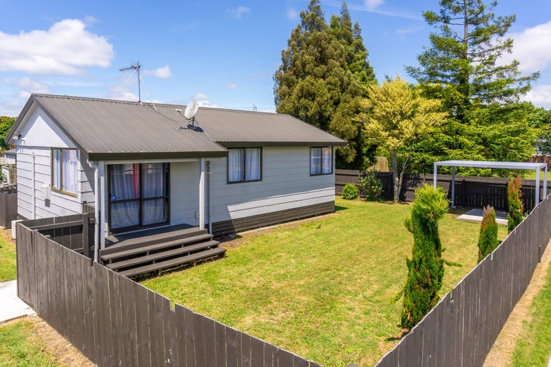 4 Langdon Lane, Melville, Hamilton - Carousel 1