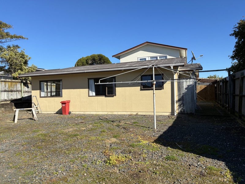 5 Gregg Place, Sunnyvale, Auckland - Carousel 2