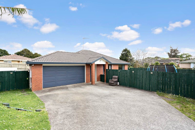 Property Valuation for 15 Loughinisland Place, Weymouth, Auckland