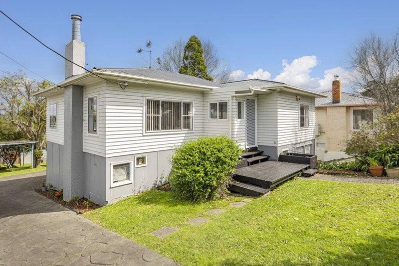 21 Valley View Road, Glenfield, Auckland - Carousel 1