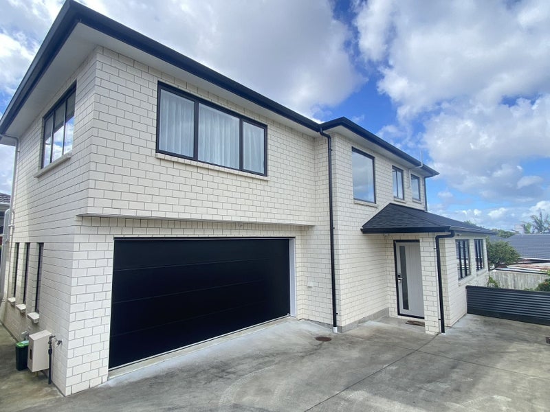 118 Owairaka Avenue, Mount Albert, Auckland - Carousel 1
