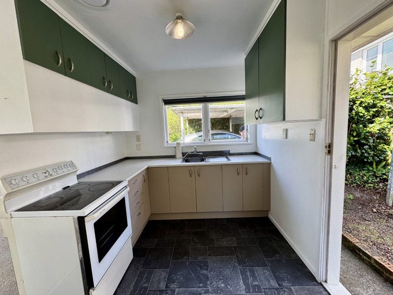 71A Ocean View Road, Hillcrest, North Shore City, Auckland - Carousel 1