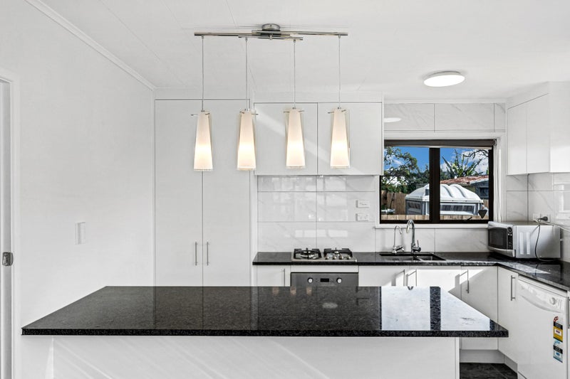 13 Geoffrey Place, Mangere East, Auckland - Carousel 2