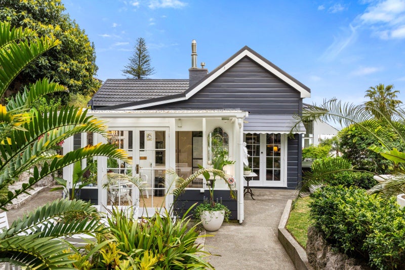 21 Hornsey Road, Bluff Hill, Napier - Carousel 1