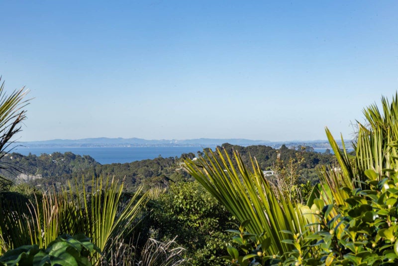7 Ngaio Road, Titirangi, Auckland - Carousel 2