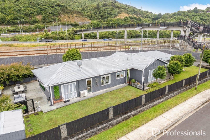 10 Cottle Heath Close, Manor Park, Lower Hutt - Carousel 1