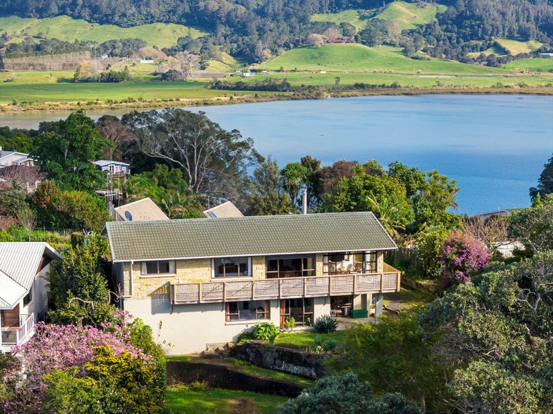 9 Giles Way, Tanners Point, Katikati - Carousel 2