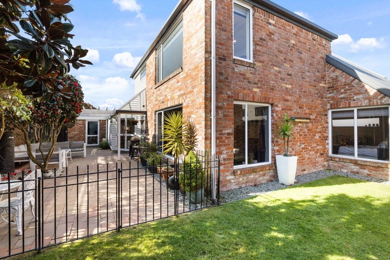 195A Memorial Avenue, Burnside, Christchurch - Carousel 12