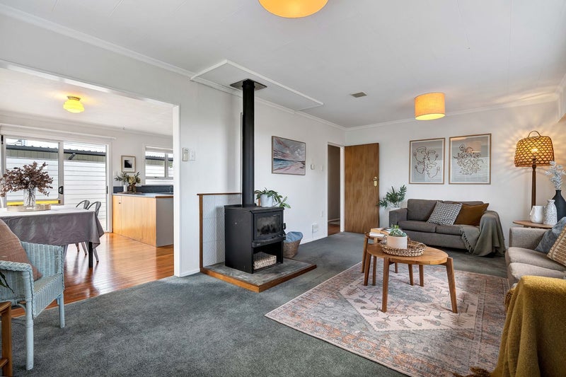 3 Del Mar Place, Merrilands, New Plymouth - Carousel 2