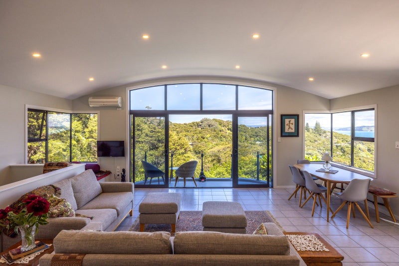 100 Fairview Crescent, Omiha, Waiheke Island - Carousel 1