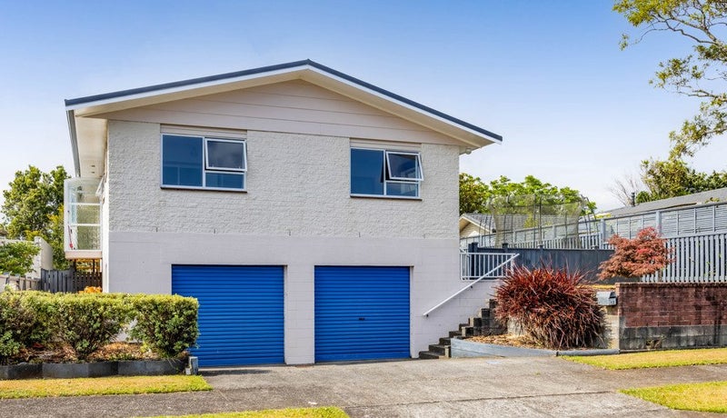 12 Rennell Street, Frankleigh Park, New Plymouth - Carousel 1