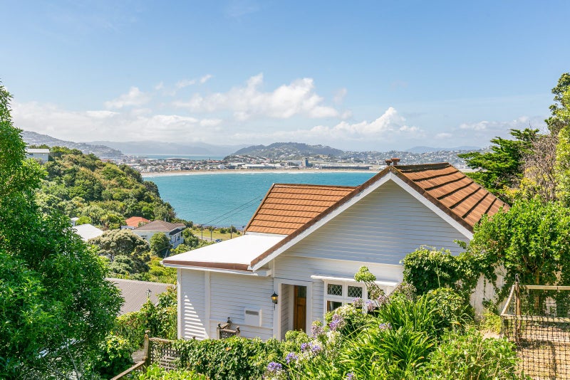 13 Hungerford Road, Lyall Bay, Wellington - Carousel 25