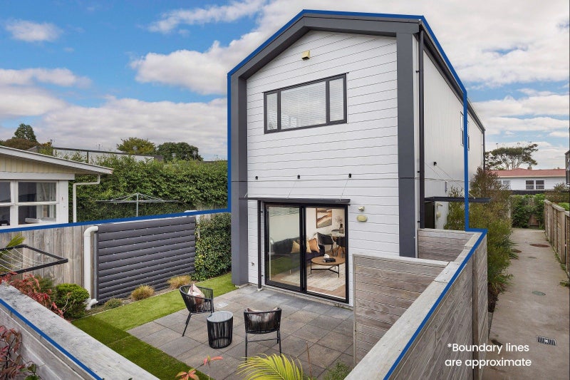 22A Graham Avenue, Te Atatu Peninsula, Auckland - Carousel 1