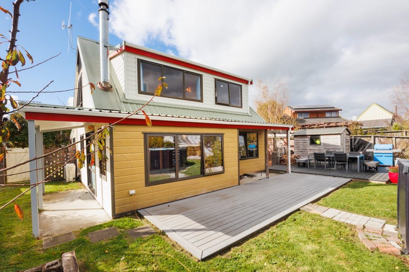 21 Heathcote Place, Fitzherbert, Palmerston North - Carousel 1