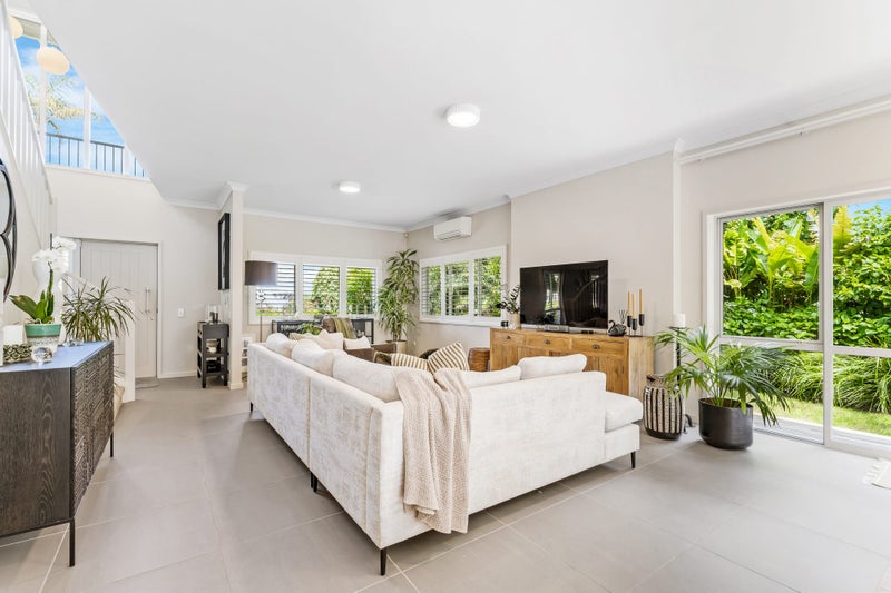6 Puriri Boulevard, Orewa, Orewa - Carousel 2