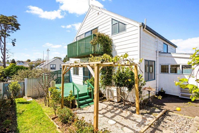 13A Caronia Crescent, Lynfield, Auckland - Carousel 1