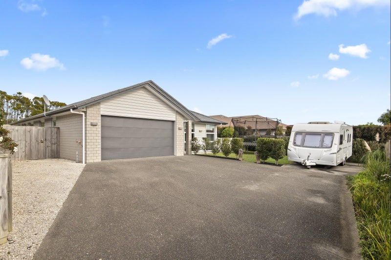 15 Lydiard Place, Beachlands, Auckland - Carousel 1