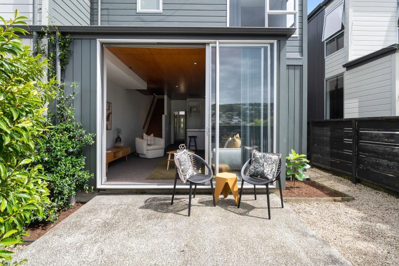 12/3 Severn Street, Island Bay, Wellington, Wellington - Carousel 2