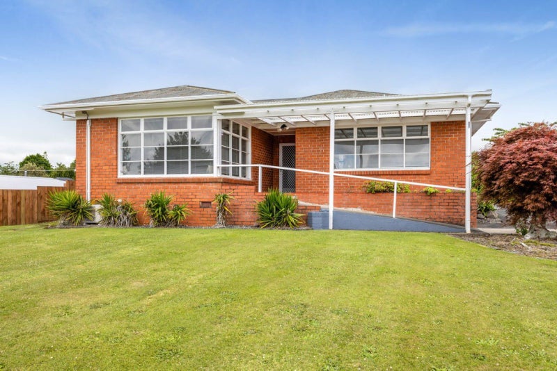 379 Broadway, Stratford - Carousel 1