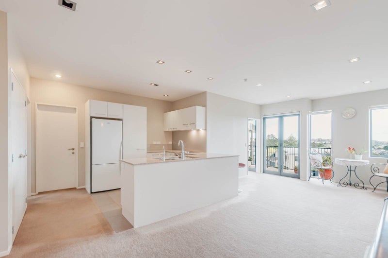 B 305/525 East Coast Road, Browns Bay, Auckland - Carousel 2