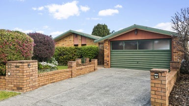 17 Brockton Avenue, Conifer Grove, Takanini - Carousel 1