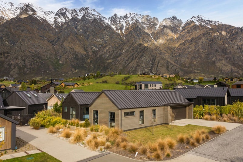 4 Polperro Court, Jacks Point, QUEENSTOWN - Carousel 2