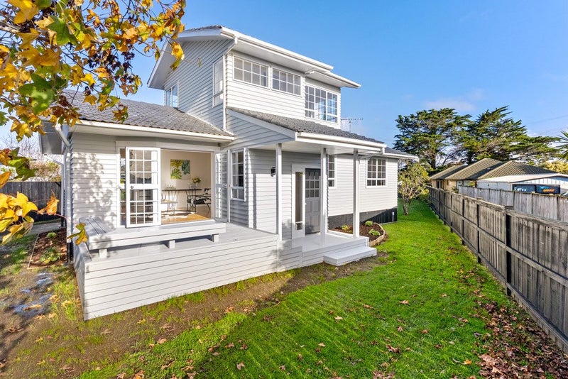 109 Edgewater Drive, Pakuranga, Auckland - Carousel 2