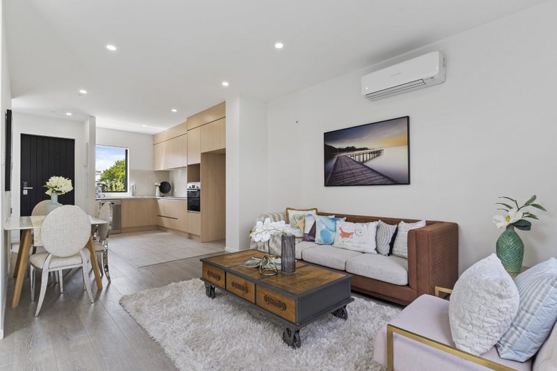 24C Lincoln Park Avenue, Massey, Auckland - Carousel 1