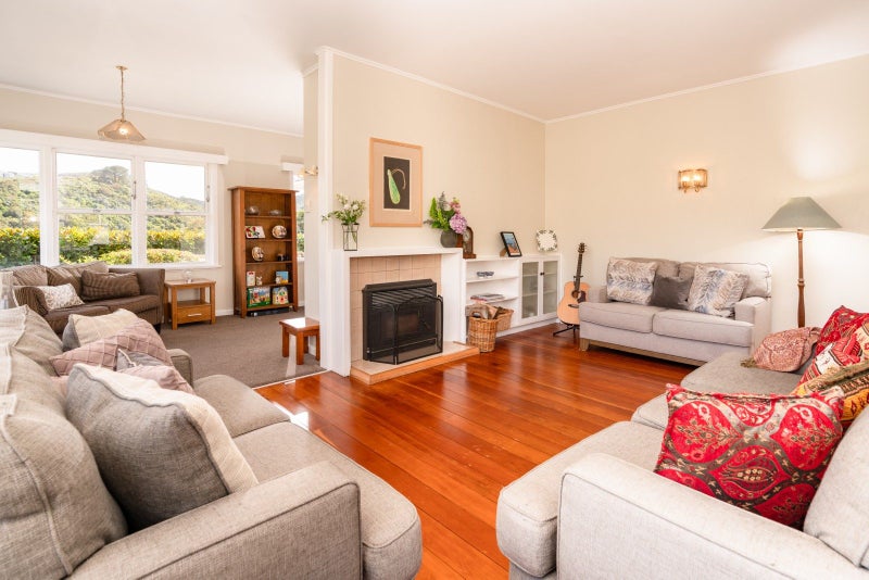 7 Pimble Avenue, Karori, Wellington - Carousel 2